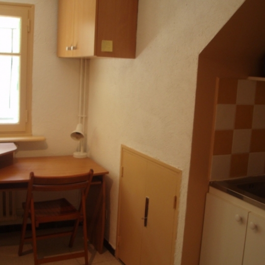  IMMOBILIER ET FINANCE : Appartement | NIMES (30000) | 18 m2 | 330 &euro; 