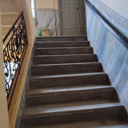  IMMOBILIER ET FINANCE : Appartement | NIMES (30000) | 156 m2 | 935 € 