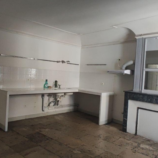  IMMOBILIER ET FINANCE : Apartment | NIMES (30000) | 156 m2 | 1 100 € 