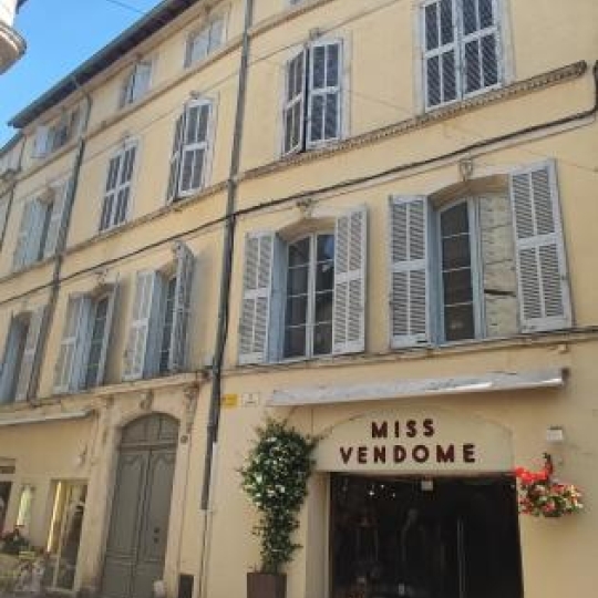  IMMOBILIER ET FINANCE : Appartement | NIMES (30000) | 178 m2 | 1 275 € 