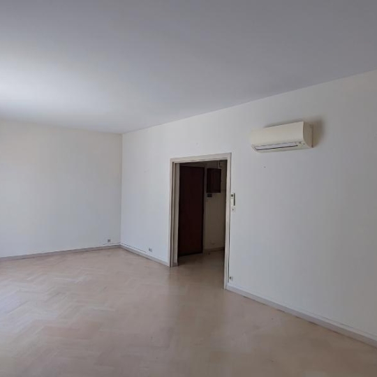  IMMOBILIER ET FINANCE : Appartement | NIMES (30000) | 94 m2 | 1 250 € 