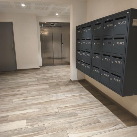  IMMOBILIER ET FINANCE : Appartement | NIMES (30000) | 80 m2 | 910 € 