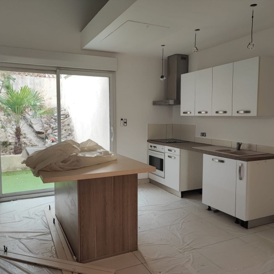  IMMOBILIER ET FINANCE : Maison / Villa | NIMES (30000) | 90 m2 | 1 100 € 