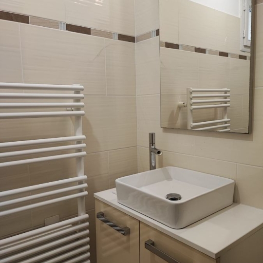  IMMOBILIER ET FINANCE : Maison / Villa | NIMES (30000) | 90 m2 | 1 100 € 