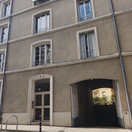  IMMOBILIER ET FINANCE : Apartment | NIMES (30000) | 94 m2 | 950 € 