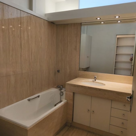 IMMOBILIER ET FINANCE : Apartment | NIMES (30000) | 94 m2 | 950 € 