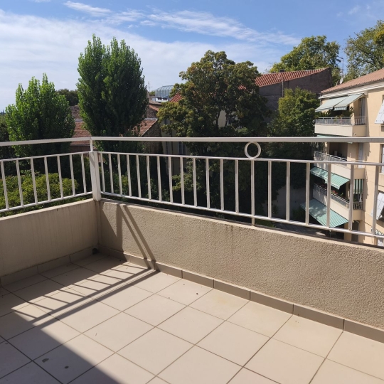 IMMOBILIER ET FINANCE : Apartment | NIMES (30000) | 94.00m2 | 950 € 