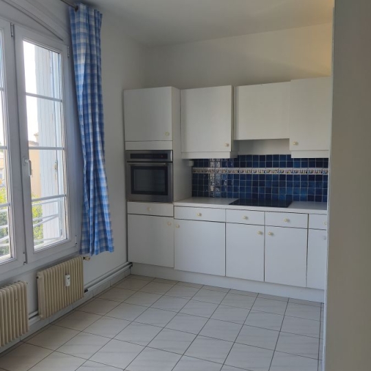  IMMOBILIER ET FINANCE : Apartment | NIMES (30000) | 94 m2 | 950 € 