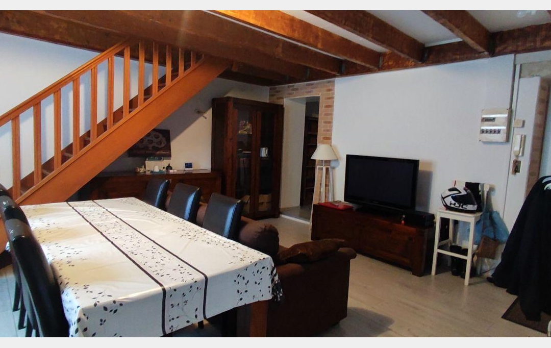 IMMOBILIER ET FINANCE : Apartment | NIMES (30000) | 61 m2 | 700 € 