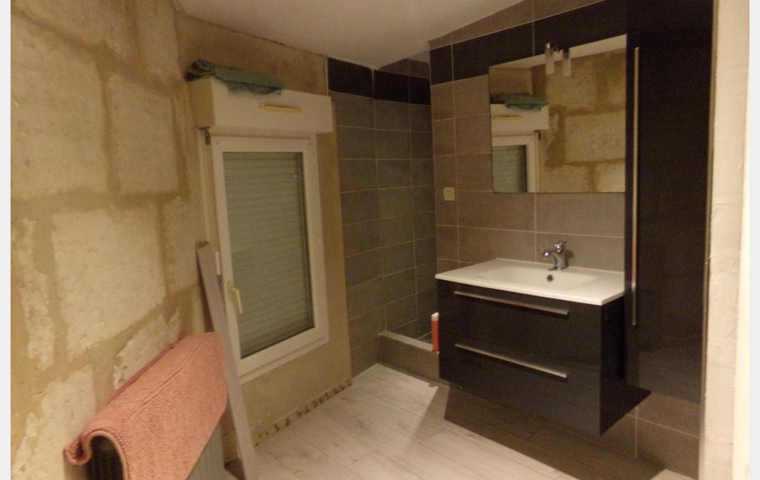 IMMOBILIER ET FINANCE : Apartment | NIMES (30000) | 61 m2 | 698 € 