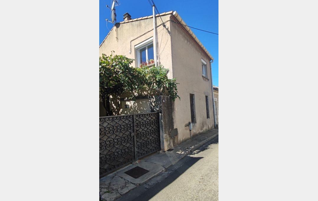 IMMOBILIER ET FINANCE : Apartment | NIMES (30000) | 25 m2 | 370 € 