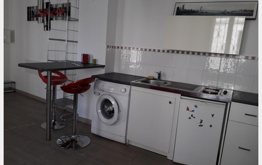 IMMOBILIER ET FINANCE : Apartment | NIMES (30000) | 25 m2 | 370 € 