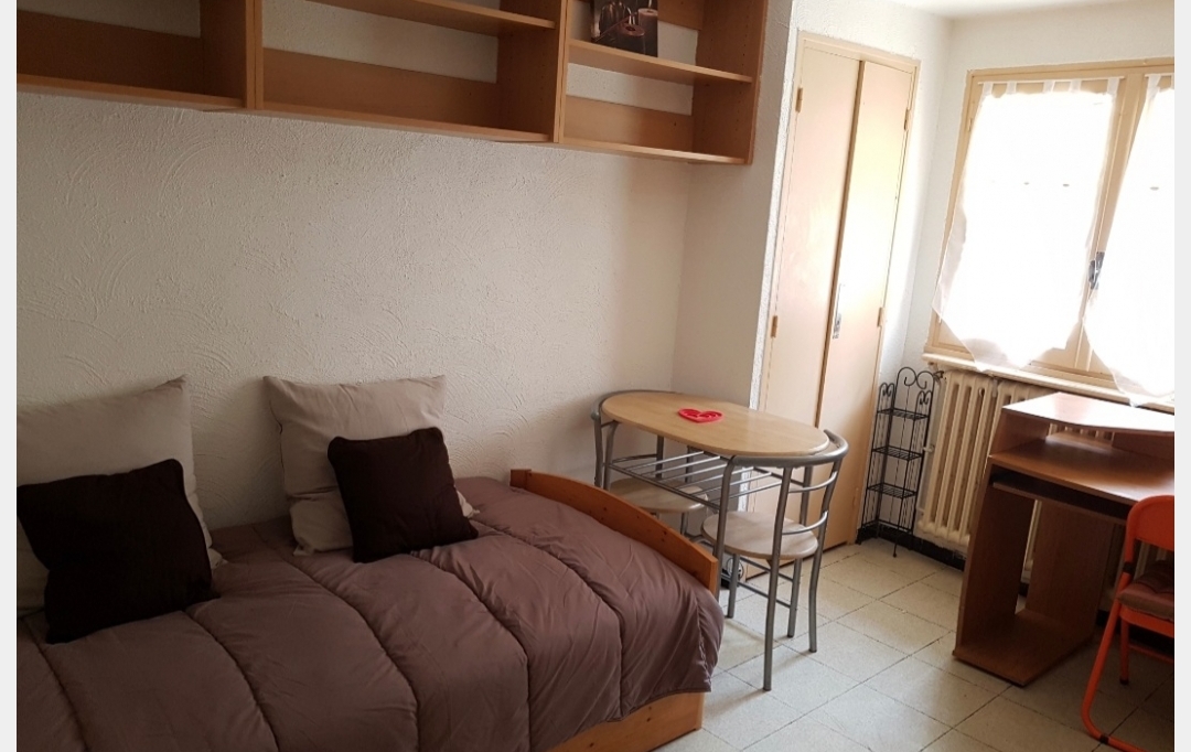 IMMOBILIER ET FINANCE : Appartement | NIMES (30000) | 18 m2 | 330 &euro; 