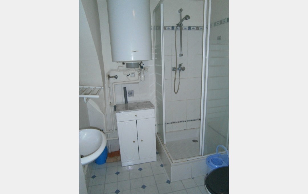 IMMOBILIER ET FINANCE : Appartement | NIMES (30000) | 18 m2 | 330 &euro; 