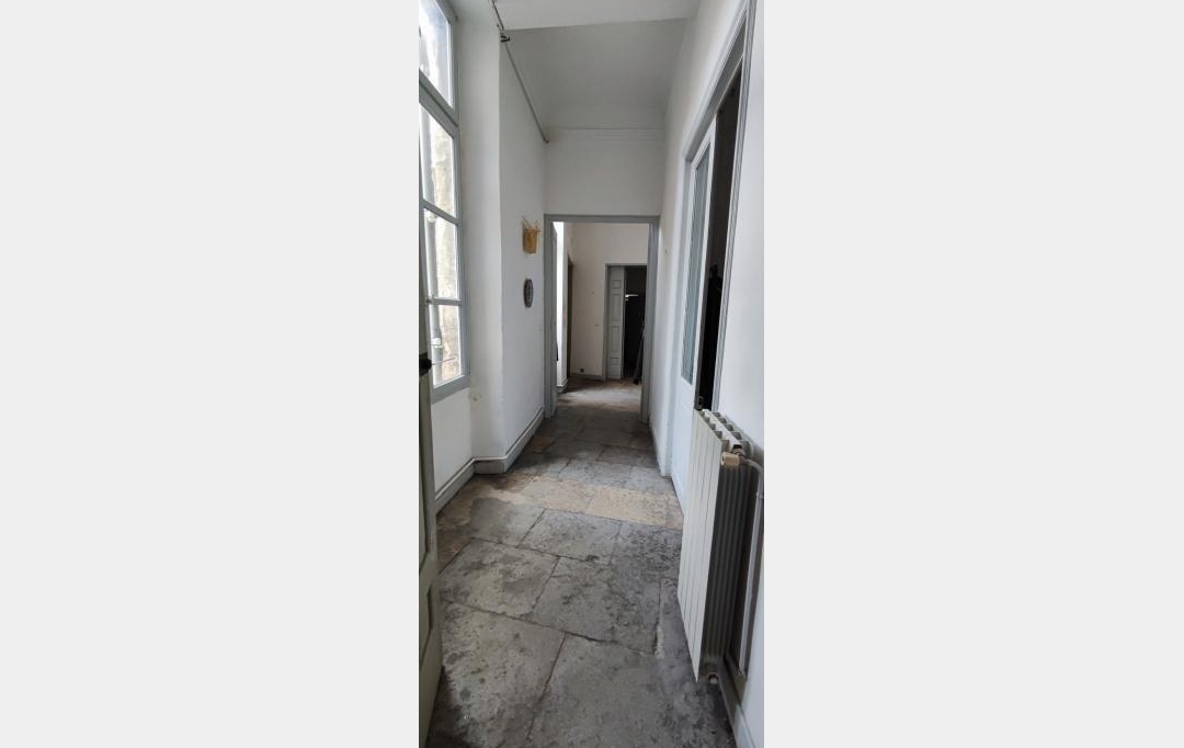 IMMOBILIER ET FINANCE : Appartement | NIMES (30000) | 156 m2 | 935 € 