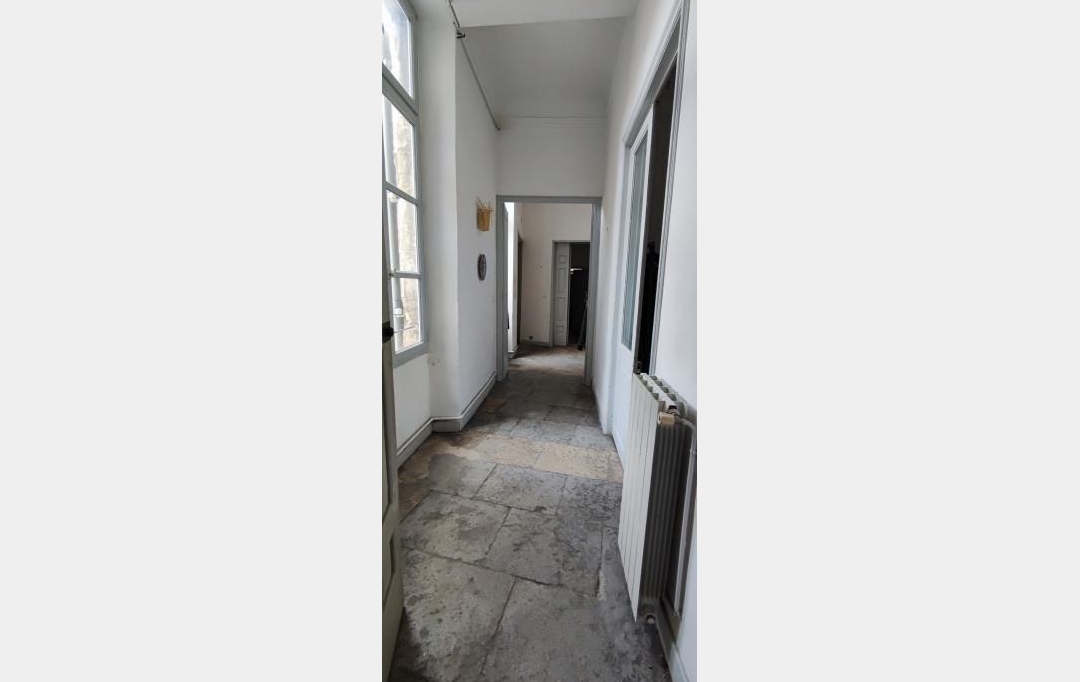 IMMOBILIER ET FINANCE : Apartment | NIMES (30000) | 156 m2 | 1 100 € 