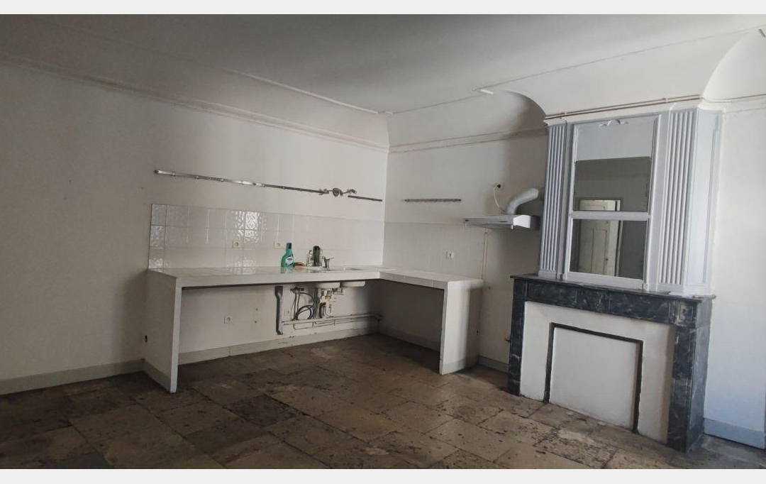 IMMOBILIER ET FINANCE : Appartement | NIMES (30000) | 156 m2 | 935 € 