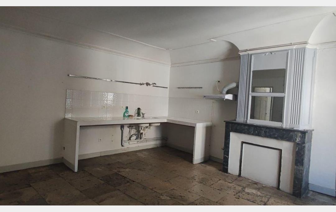 IMMOBILIER ET FINANCE : Appartement | NIMES (30000) | 156 m2 | 1 100 € 