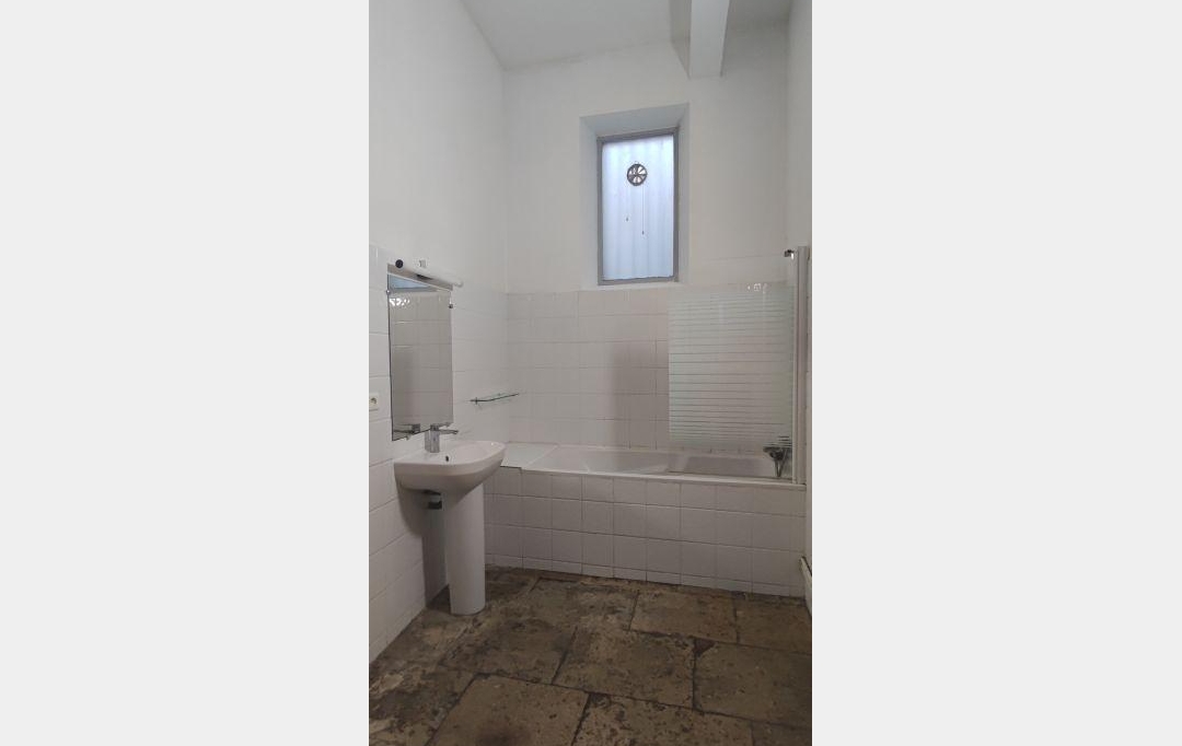 IMMOBILIER ET FINANCE : Appartement | NIMES (30000) | 156 m2 | 935 € 