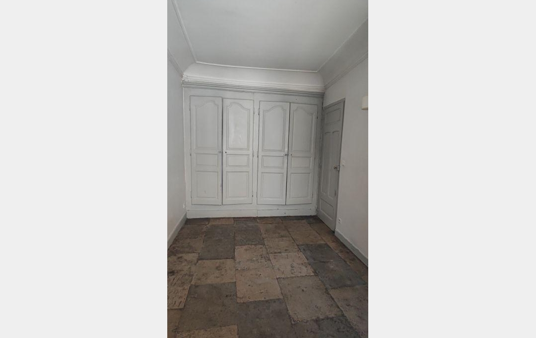 IMMOBILIER ET FINANCE : Apartment | NIMES (30000) | 156 m2 | 1 100 € 