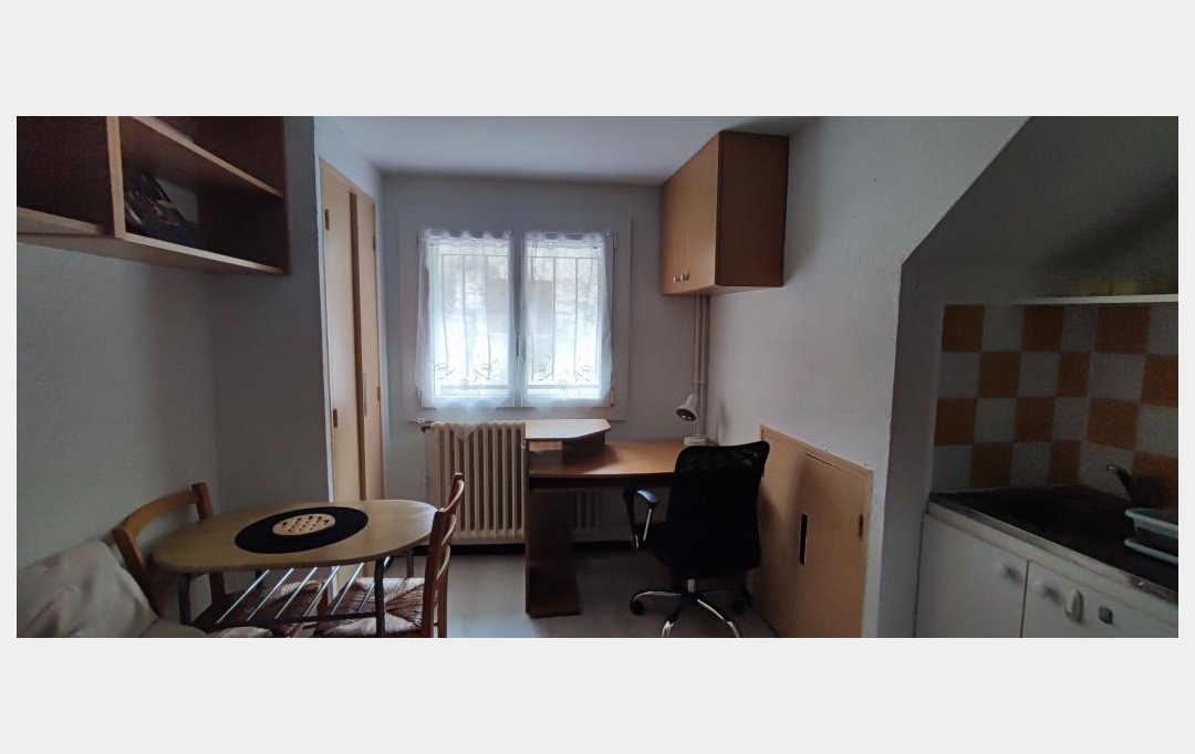 IMMOBILIER ET FINANCE : Appartement | NIMES (30000) | 15 m2 | 295 &euro; 