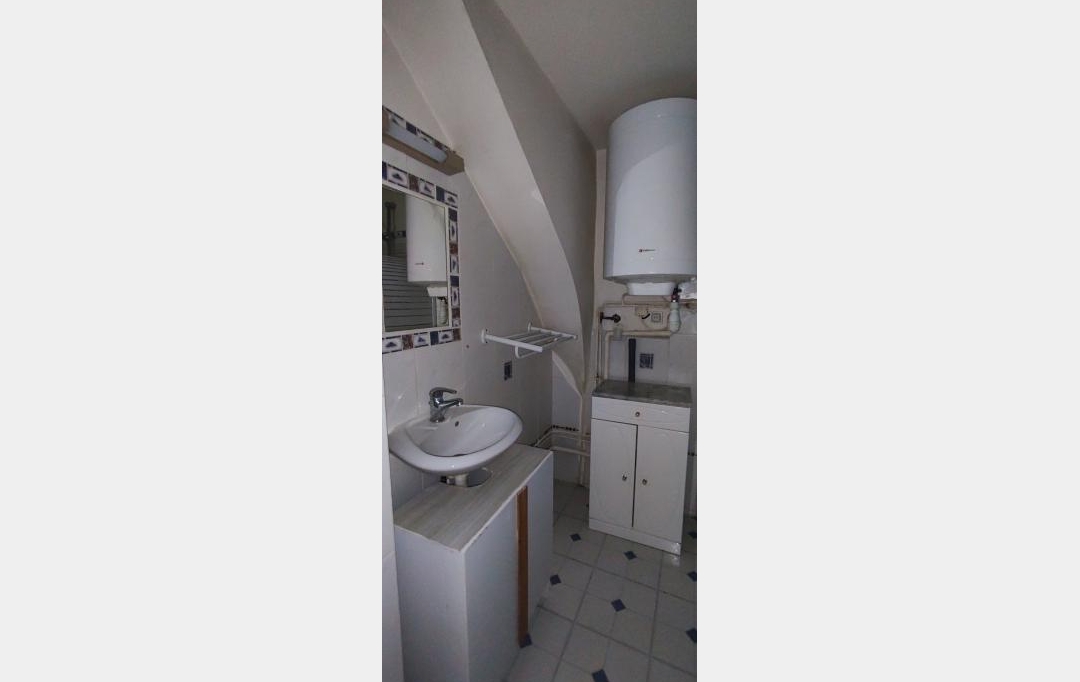IMMOBILIER ET FINANCE : Appartement | NIMES (30000) | 15 m2 | 295 &euro; 