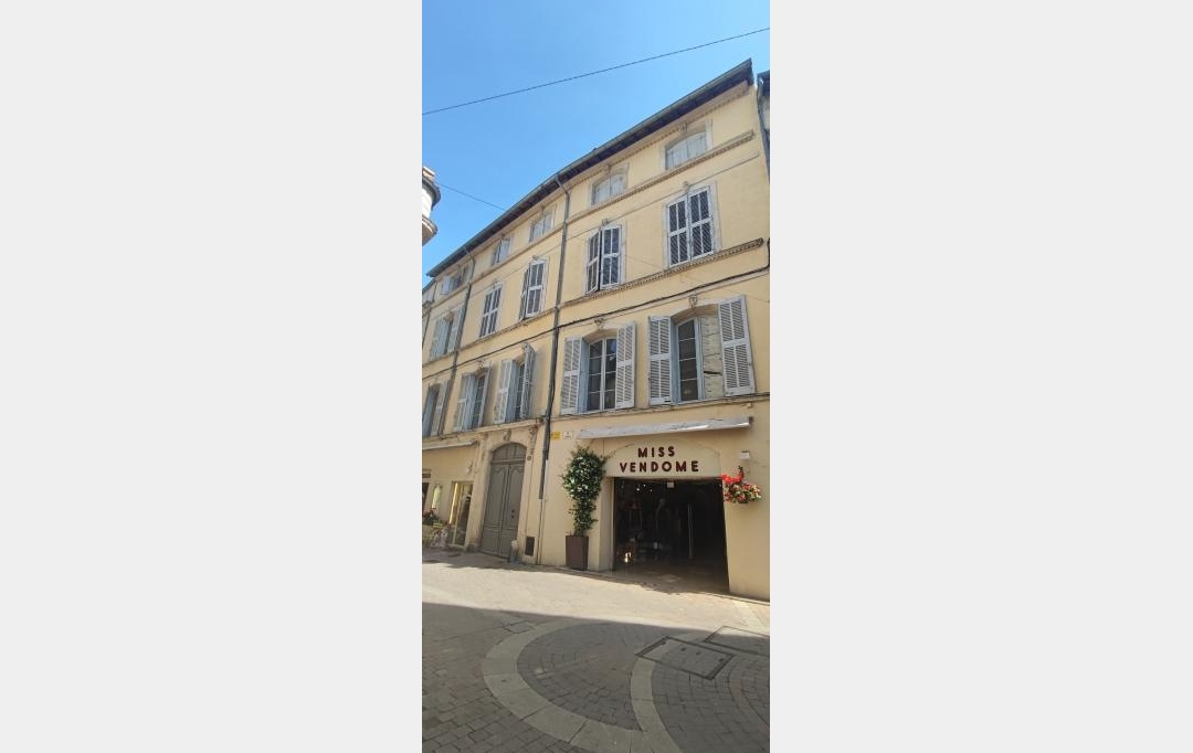 IMMOBILIER ET FINANCE : Appartement | NIMES (30000) | 178 m2 | 1 275 € 