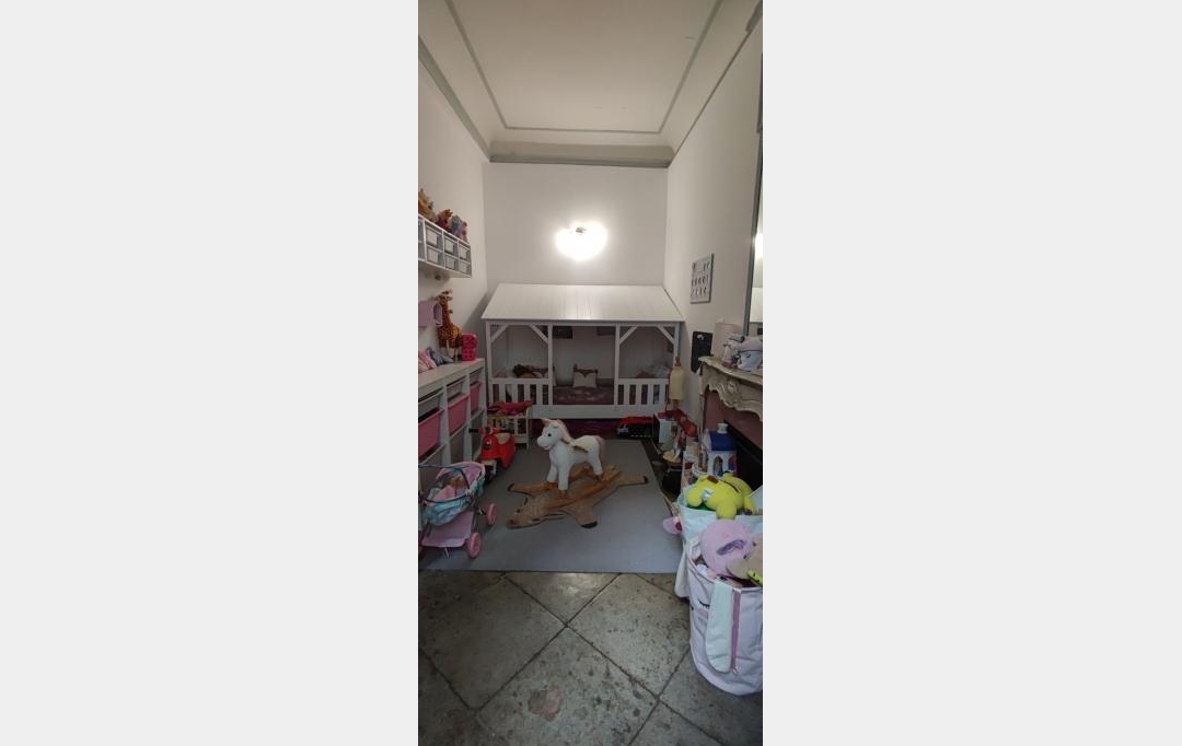 IMMOBILIER ET FINANCE : Appartement | NIMES (30000) | 178 m2 | 1 275 € 