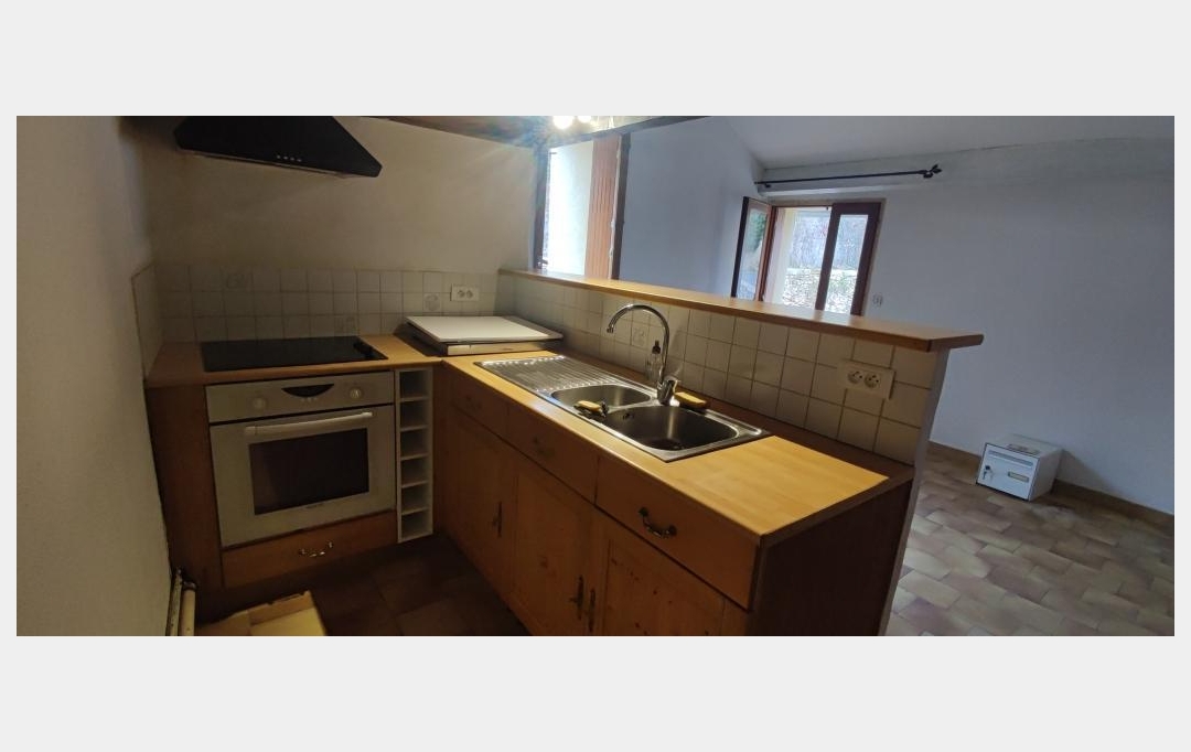 IMMOBILIER ET FINANCE : Appartement | SAINT-MAXIMIN (30700) | 40 m2 | 550 € 