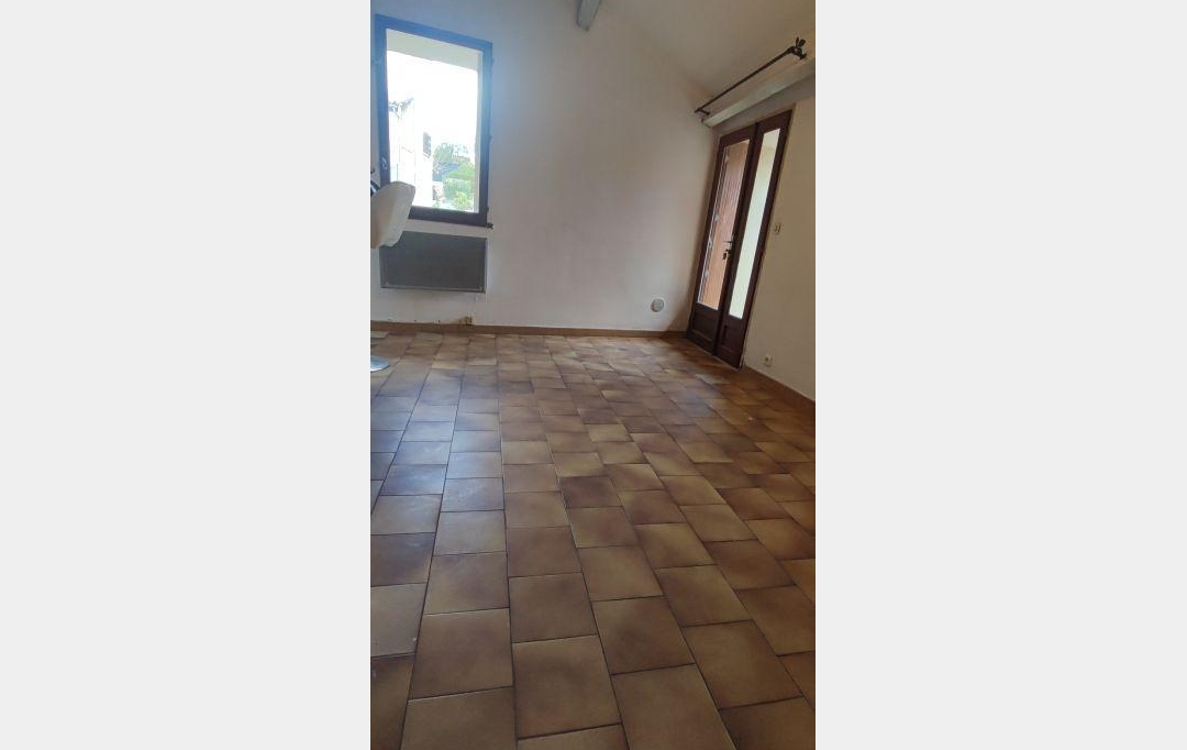 IMMOBILIER ET FINANCE : Appartement | SAINT-MAXIMIN (30700) | 40 m2 | 550 € 