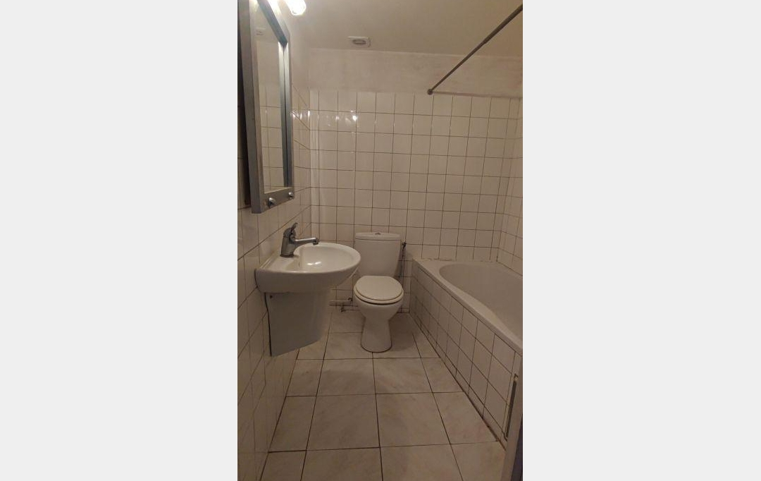 IMMOBILIER ET FINANCE : Appartement | SAINT-MAXIMIN (30700) | 40 m2 | 550 € 