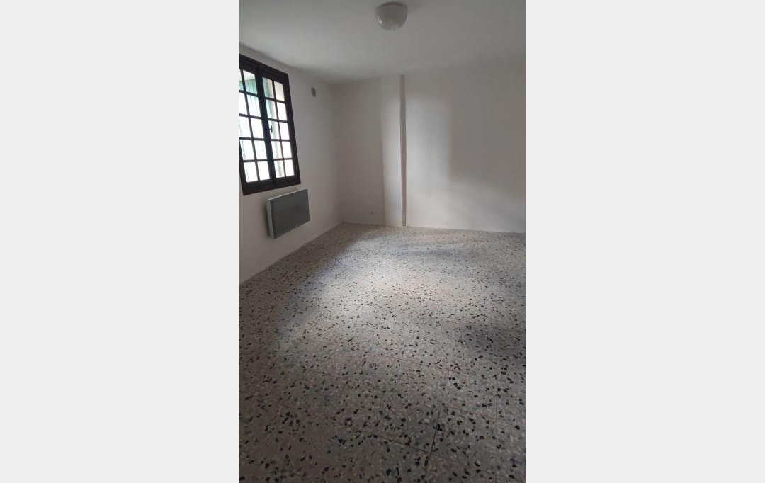 IMMOBILIER ET FINANCE : Appartement | SAINT-MAXIMIN (30700) | 40 m2 | 550 € 