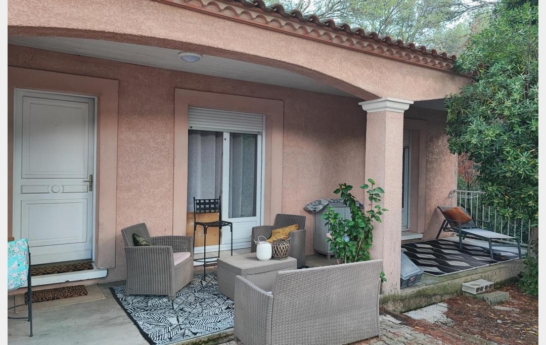 IMMOBILIER ET FINANCE : Maison / Villa | NIMES (30000) | 64 m2 | 1 075 € 