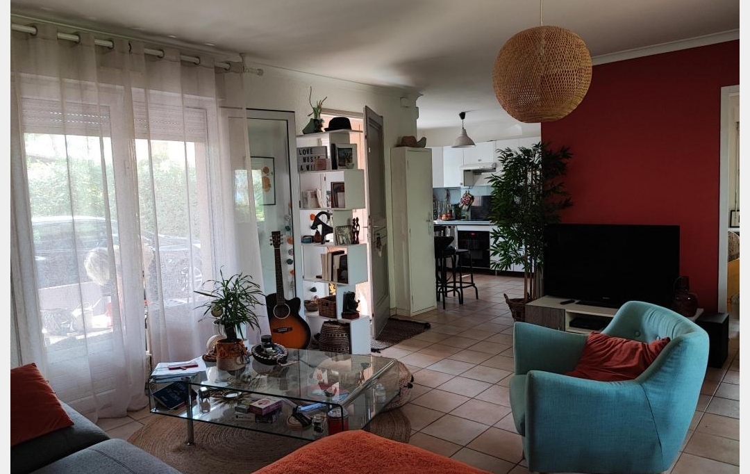 IMMOBILIER ET FINANCE : Maison / Villa | NIMES (30000) | 64 m2 | 1 075 € 