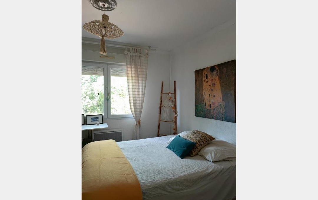 IMMOBILIER ET FINANCE : Maison / Villa | NIMES (30000) | 64 m2 | 1 075 € 