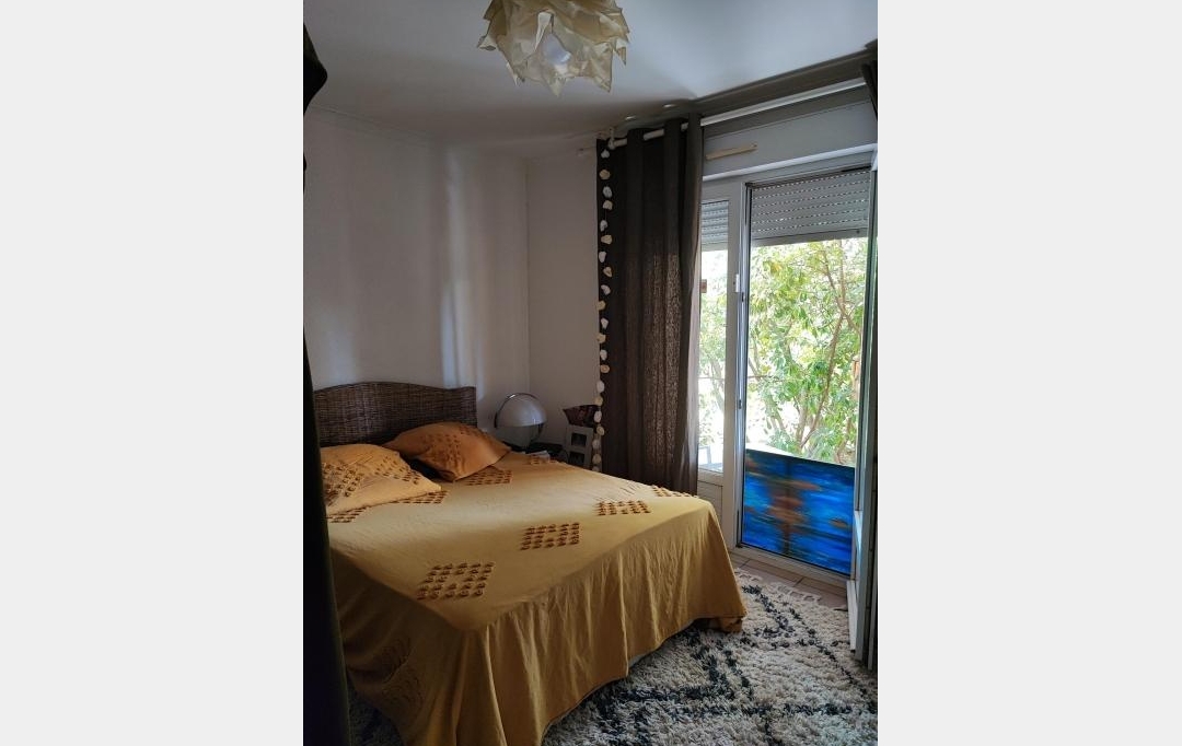 IMMOBILIER ET FINANCE : Maison / Villa | NIMES (30000) | 64 m2 | 1 075 € 