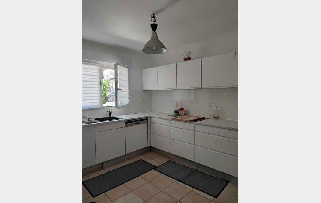 IMMOBILIER ET FINANCE : Maison / Villa | NIMES (30000) | 64 m2 | 1 075 € 