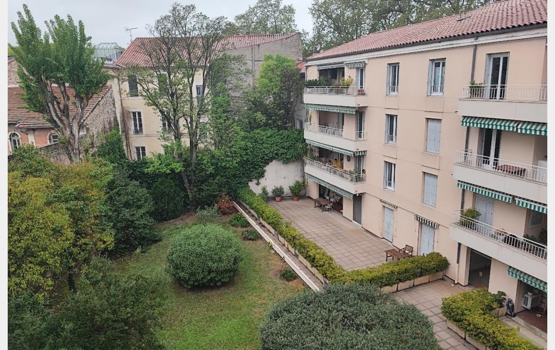 IMMOBILIER ET FINANCE : Appartement | NIMES (30000) | 94 m2 | 1 250 € 