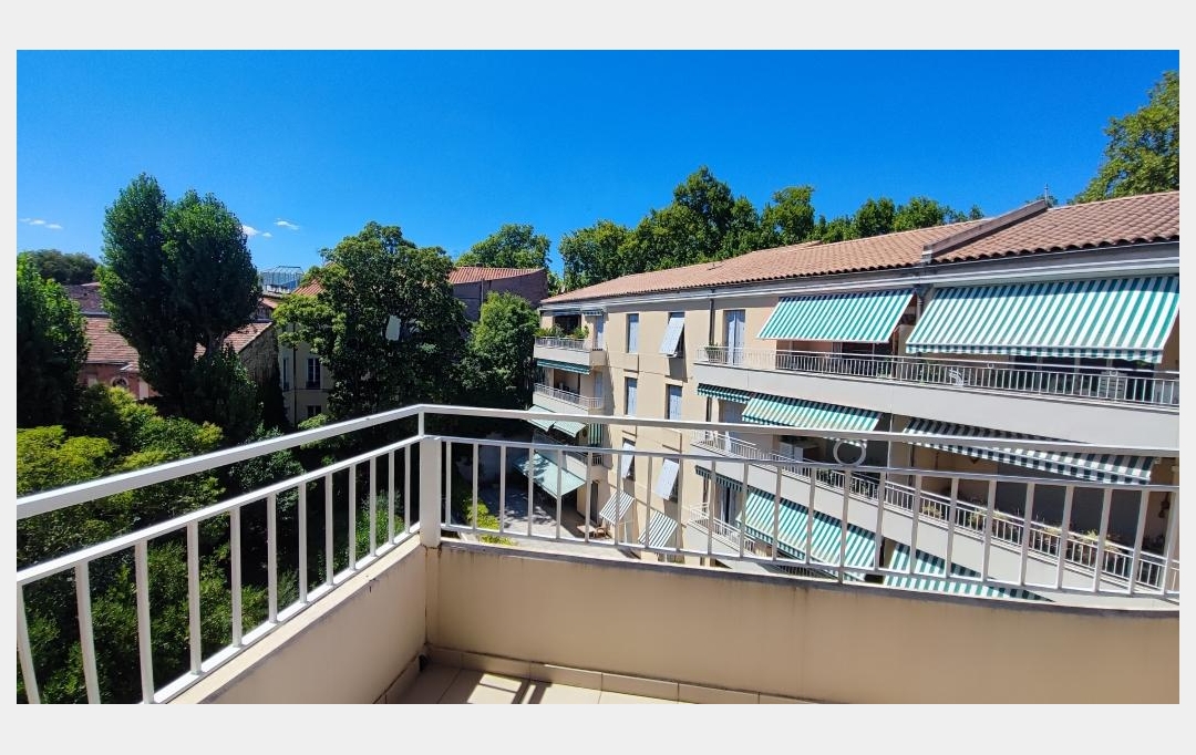 IMMOBILIER ET FINANCE : Appartement | NIMES (30000) | 94 m2 | 1 250 € 