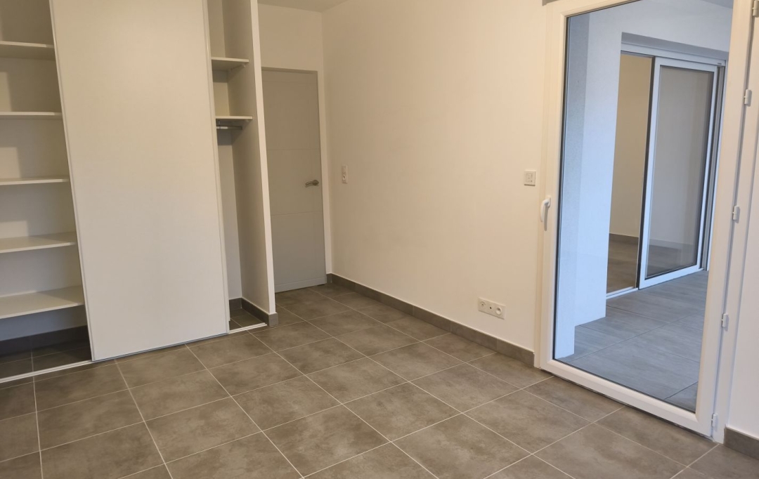 IMMOBILIER ET FINANCE : Appartement | NIMES (30000) | 80 m2 | 910 € 