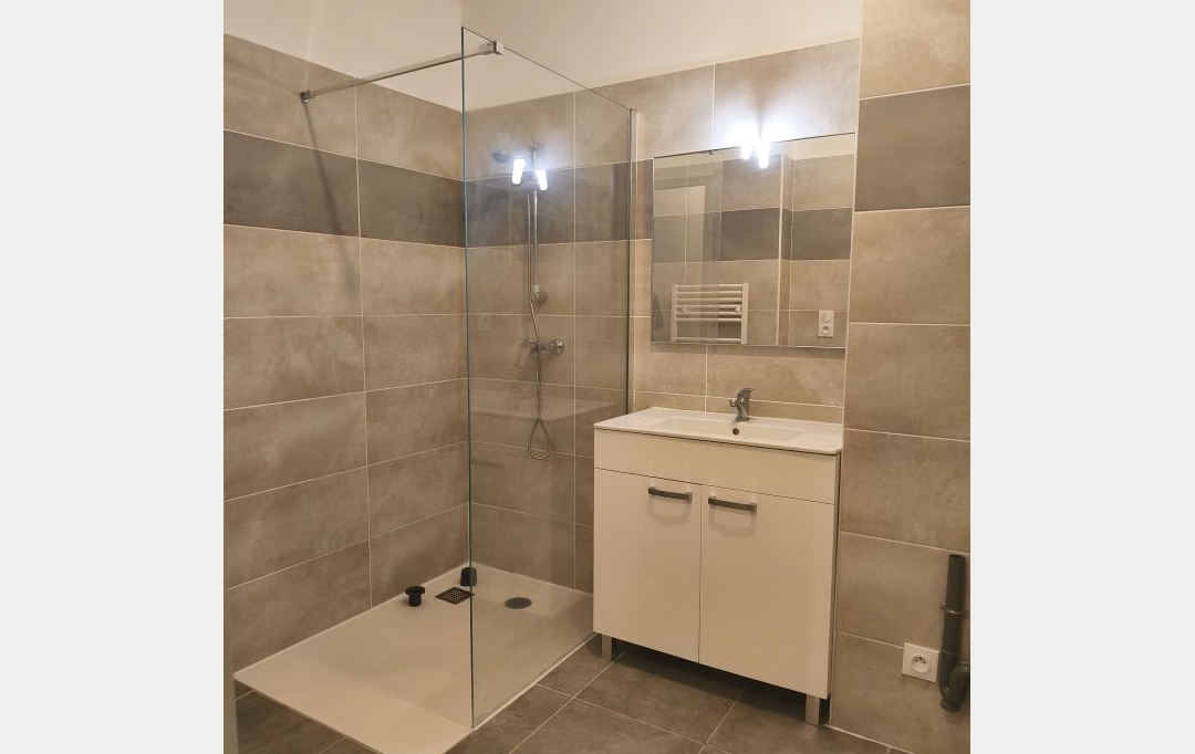 IMMOBILIER ET FINANCE : Appartement | NIMES (30000) | 80 m2 | 910 € 