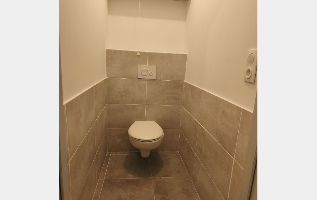 IMMOBILIER ET FINANCE : Appartement | NIMES (30000) | 80 m2 | 910 € 