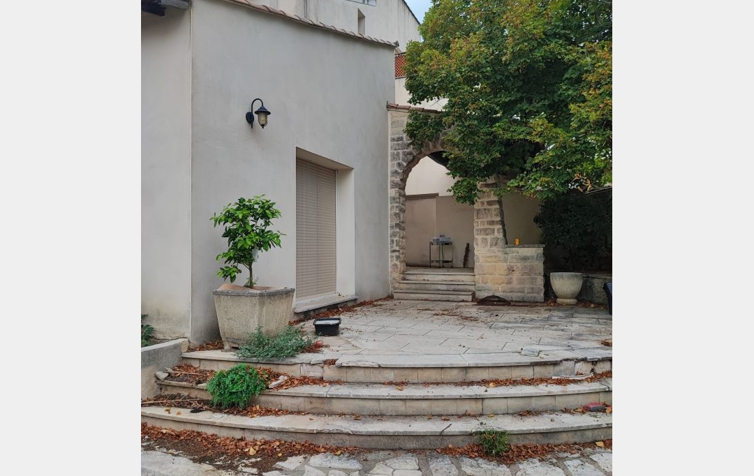 IMMOBILIER ET FINANCE : Maison / Villa | NIMES (30000) | 90 m2 | 1 100 € 
