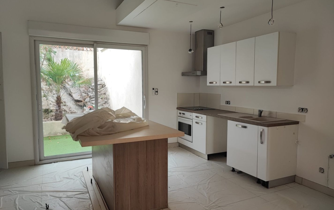 IMMOBILIER ET FINANCE : Maison / Villa | NIMES (30000) | 90 m2 | 1 100 € 
