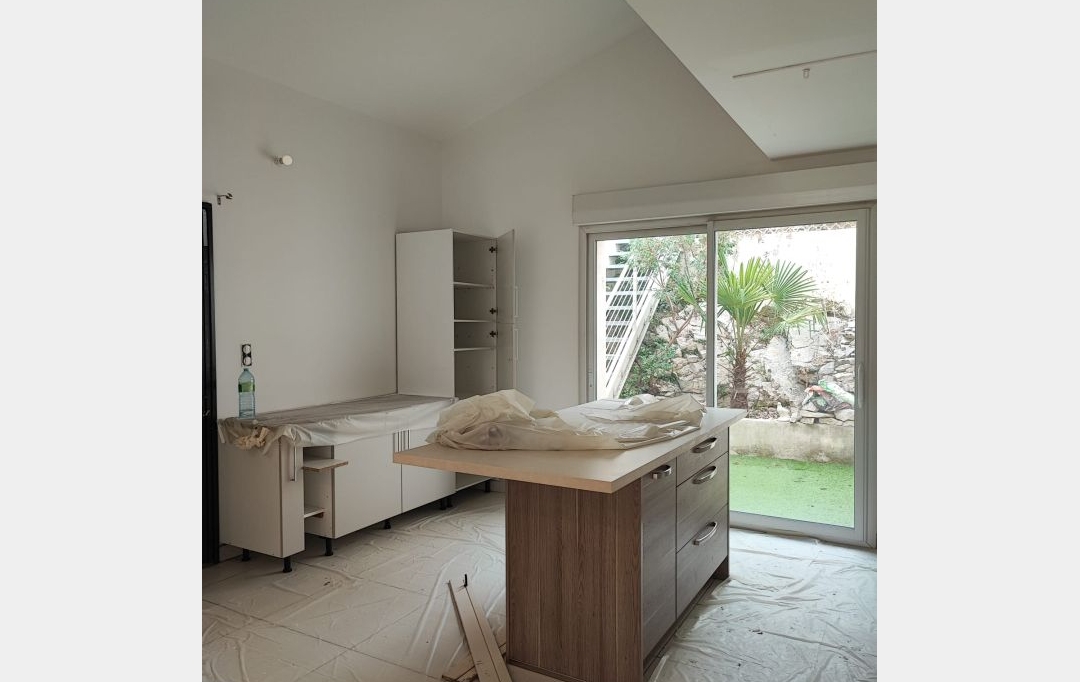 IMMOBILIER ET FINANCE : Maison / Villa | NIMES (30000) | 90 m2 | 1 100 € 