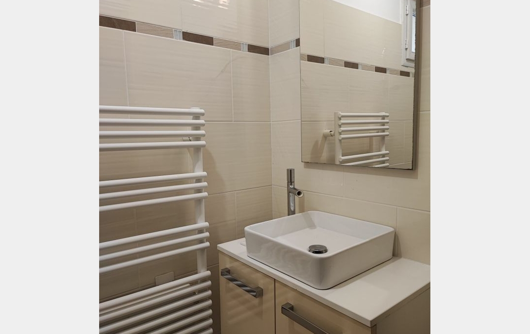 IMMOBILIER ET FINANCE : Maison / Villa | NIMES (30000) | 90 m2 | 1 100 € 