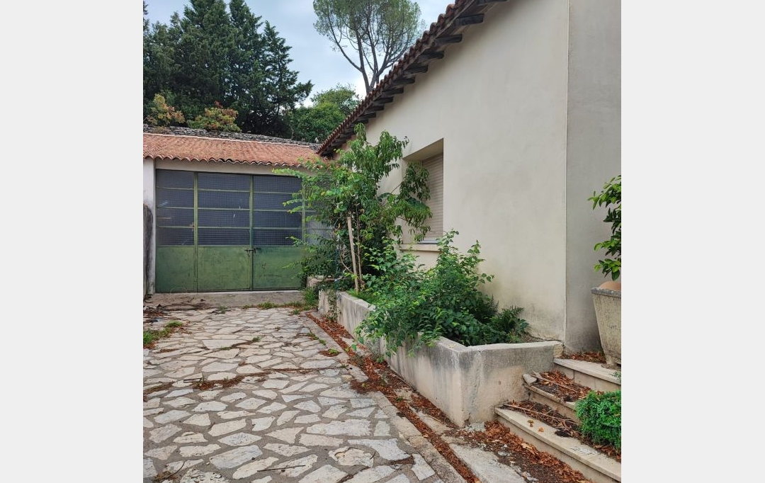 IMMOBILIER ET FINANCE : Maison / Villa | NIMES (30000) | 90 m2 | 1 100 € 