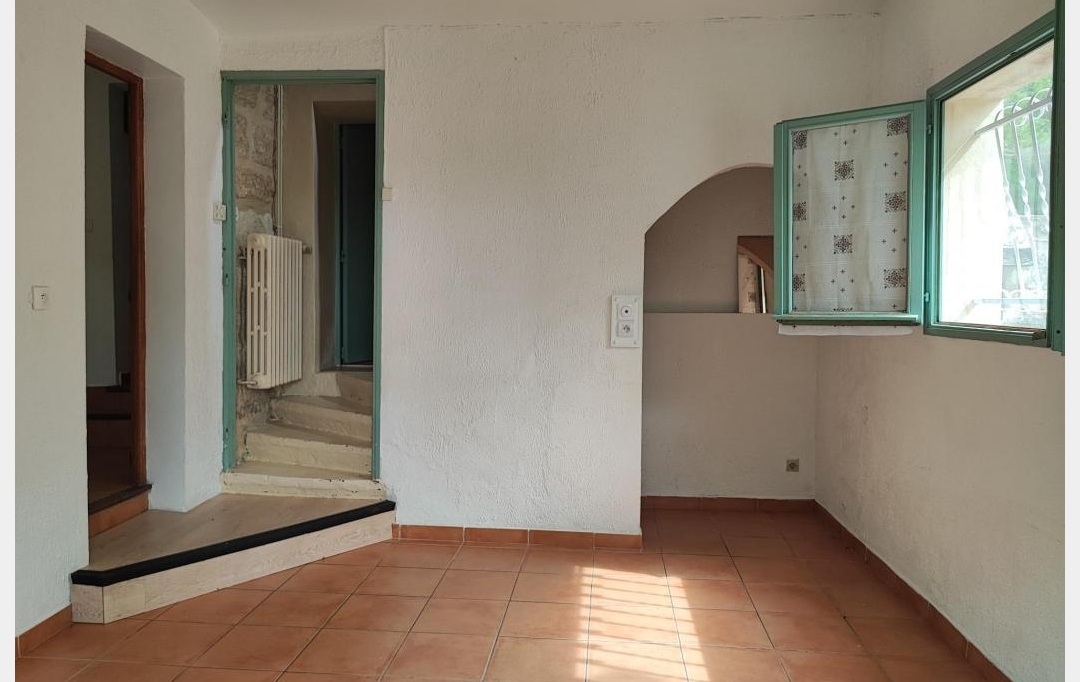 IMMOBILIER ET FINANCE : Maison / Villa | UZES (30700) | 39 m2 | 510 € 