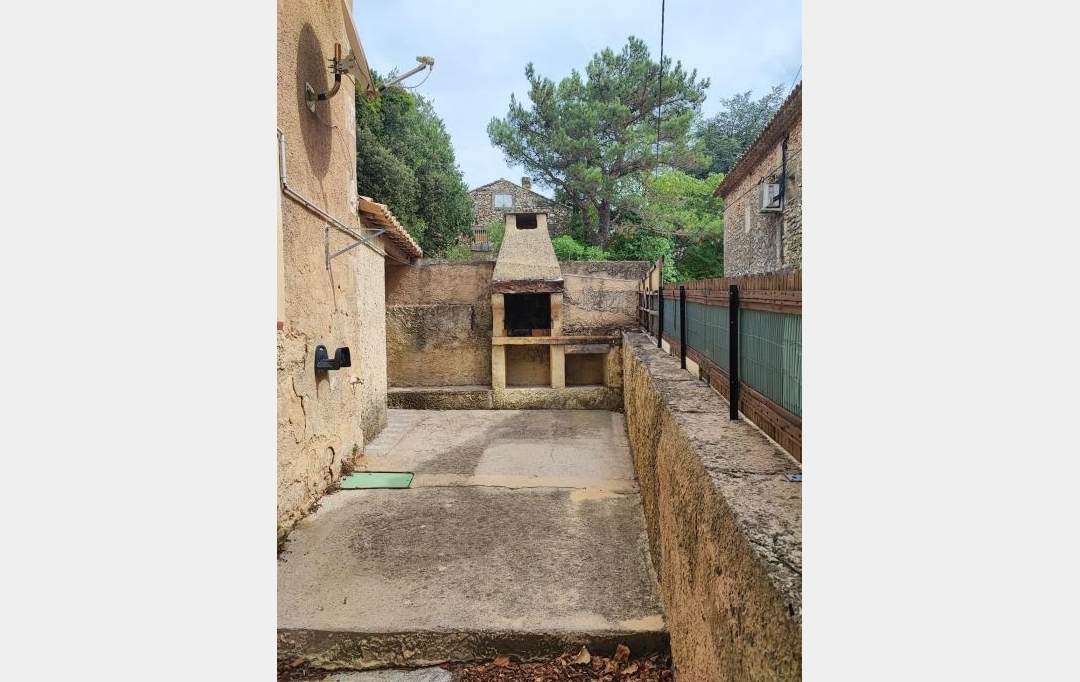 IMMOBILIER ET FINANCE : Maison / Villa | UZES (30700) | 39 m2 | 510 € 