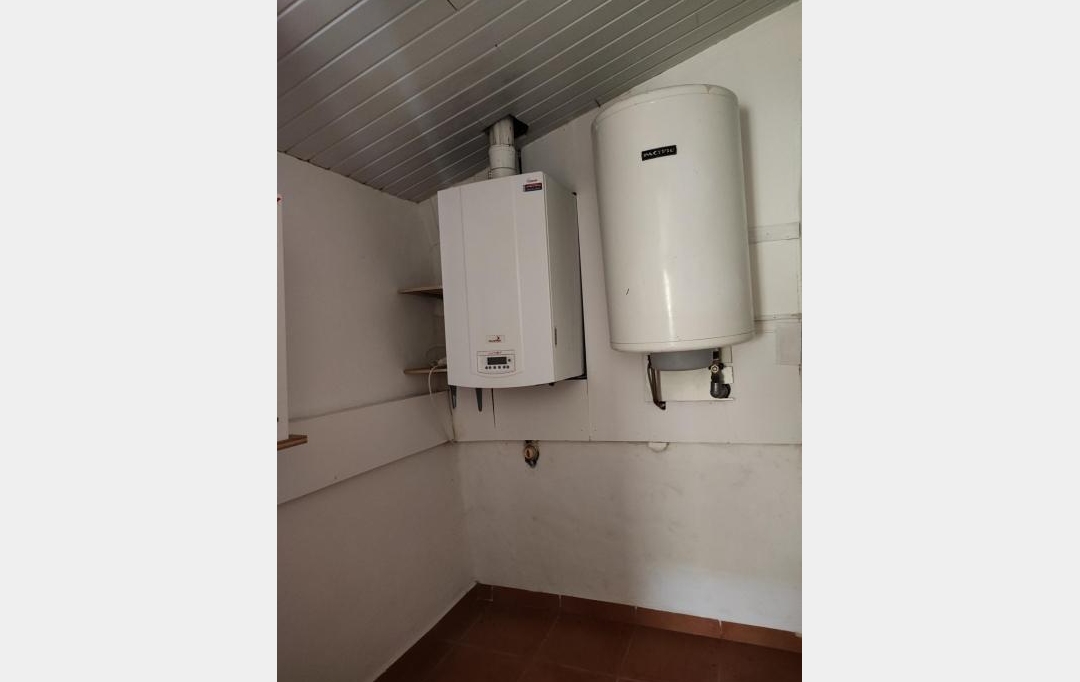 IMMOBILIER ET FINANCE : Maison / Villa | UZES (30700) | 39 m2 | 510 € 